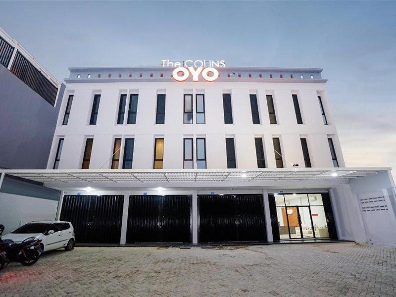 Отель Super Oyo Capital O 449 The Colins Keputih Экстерьер фото