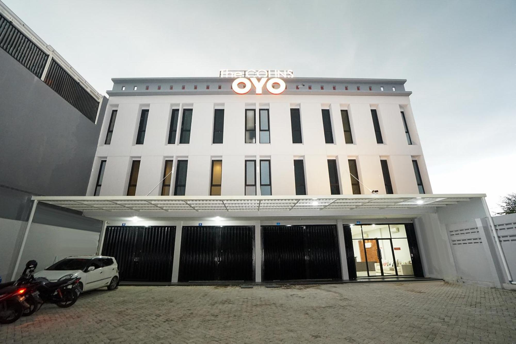 Отель Super Oyo Capital O 449 The Colins Keputih Экстерьер фото