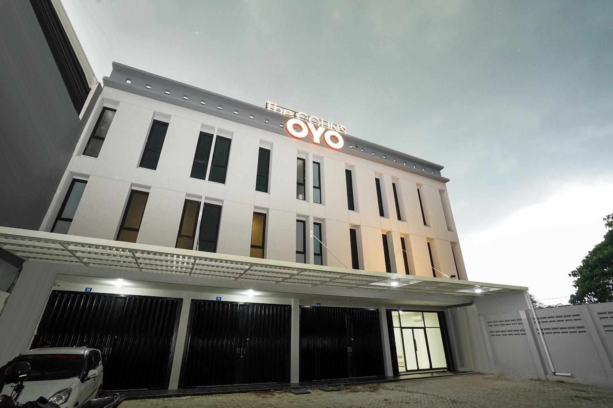Отель Super Oyo Capital O 449 The Colins Keputih Экстерьер фото